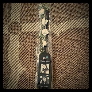 Adorable white flowers headband
